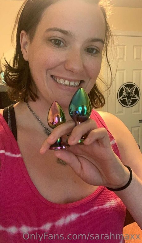 sarahmaxx top model photo