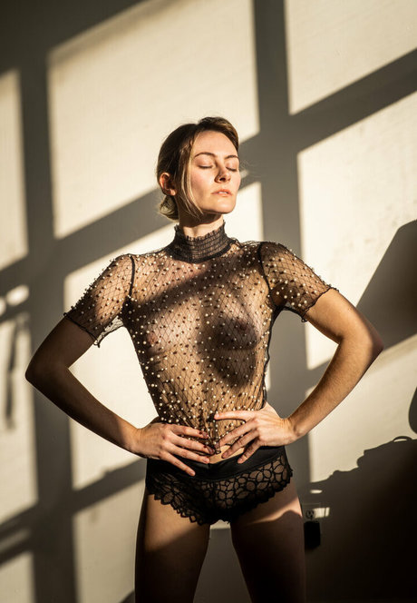 Jessie Flowers nude pornstar pic