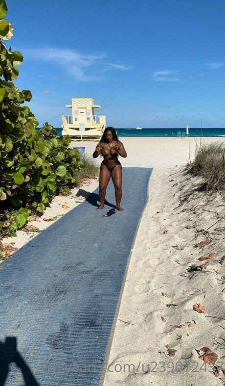 Chanya The Body model pic