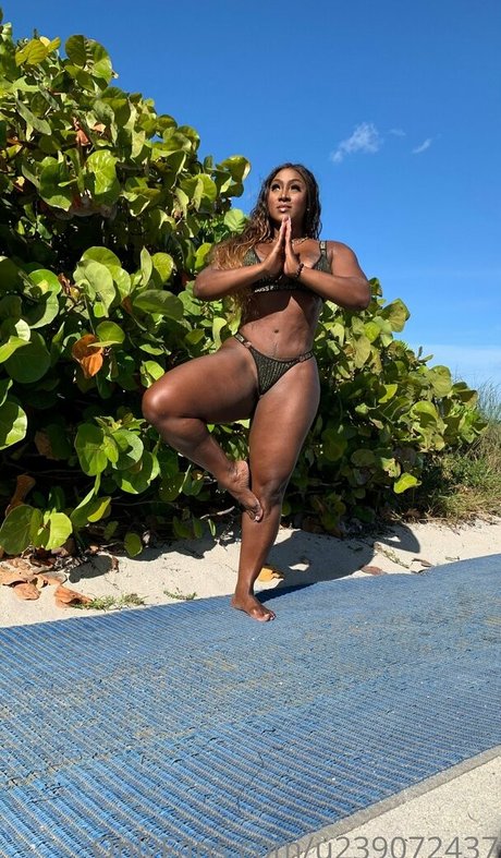 Chanya The Body pornstar pictures