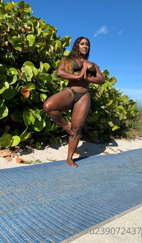 Chanya The Body beautiful model pic