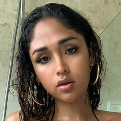 mademoisellegia sexy star photo