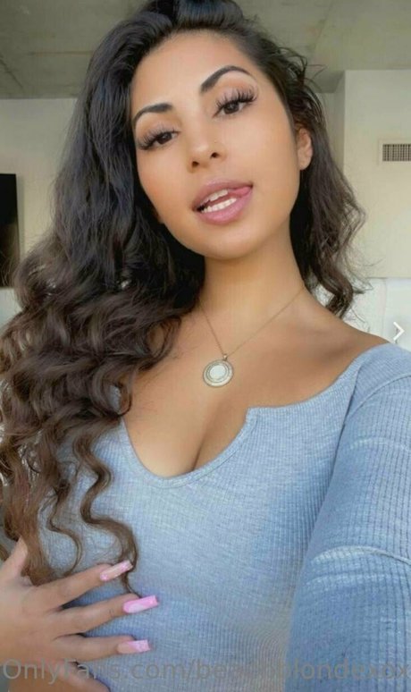 beachblondexoxo adult model photo