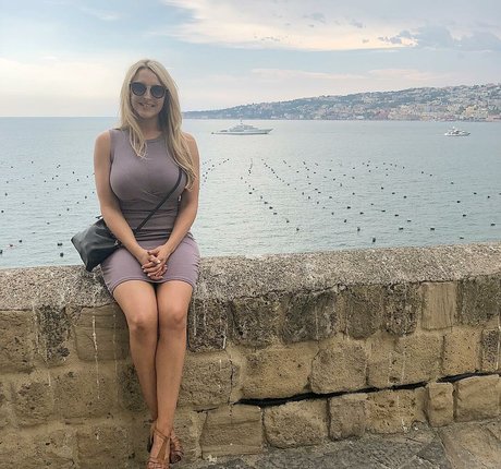 Emma Louise Jones nudes model galleries