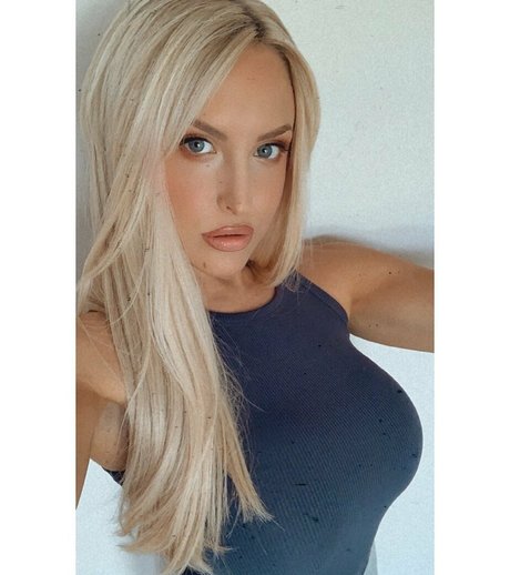 Emma Louise Jones beautiful model pictures