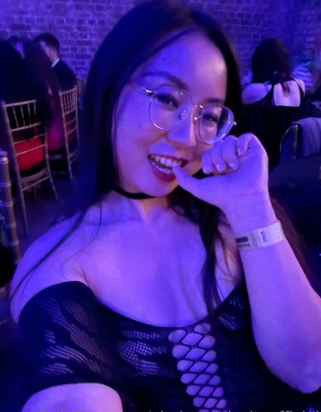 yimingcuriosityofficial nudes star image