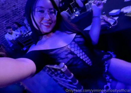 yimingcuriosityofficial star naked images