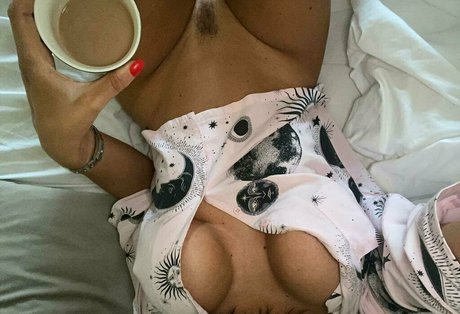 AvaKoxxx pornstar art pic