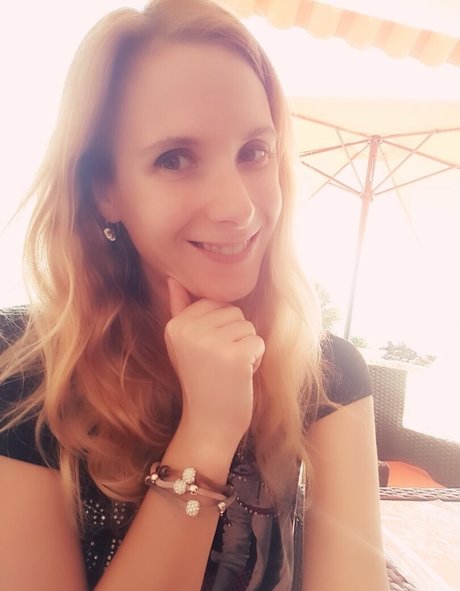 ellyedelweiss perfect actress gallery