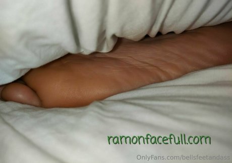 bellsfeetandass model hot picture