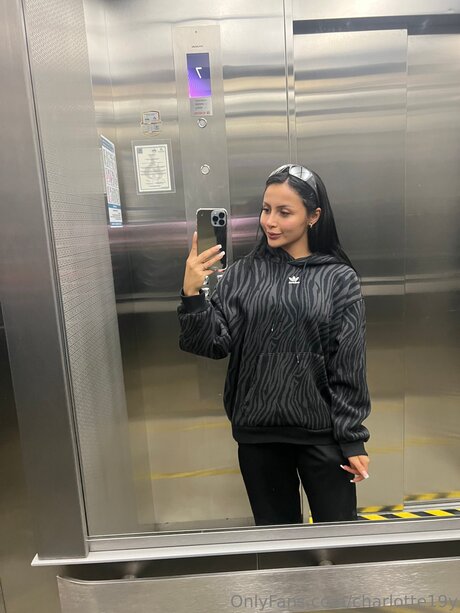 charlotte19y model photo