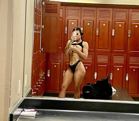 Carissa Amaria model naked pictures