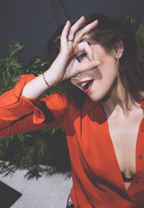 Lauren Cohan hd model photos