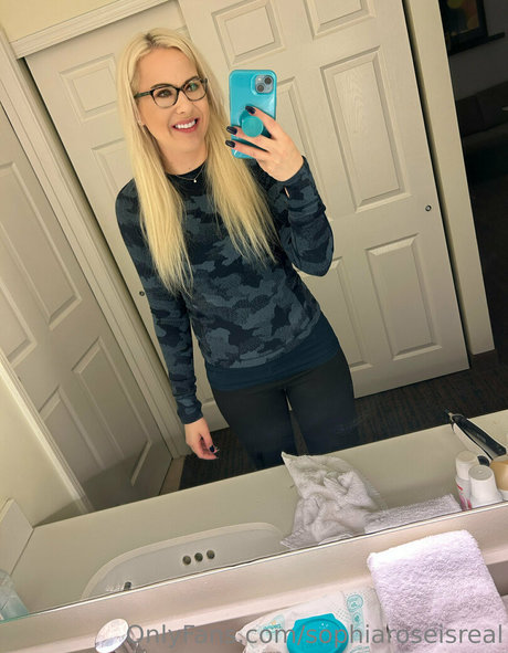 sophiaroseisreal beautiful model pictures