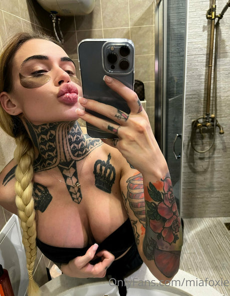 miafoxie pornstar art galleries