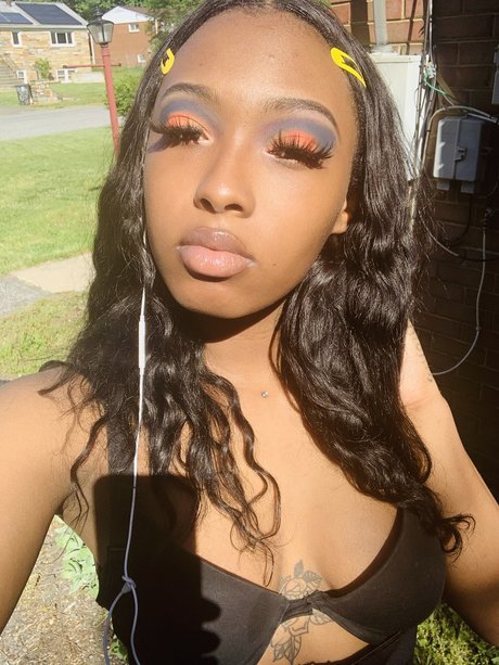 Uniquee_ adult star picture