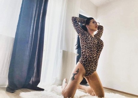 Bella bella nudes model pic