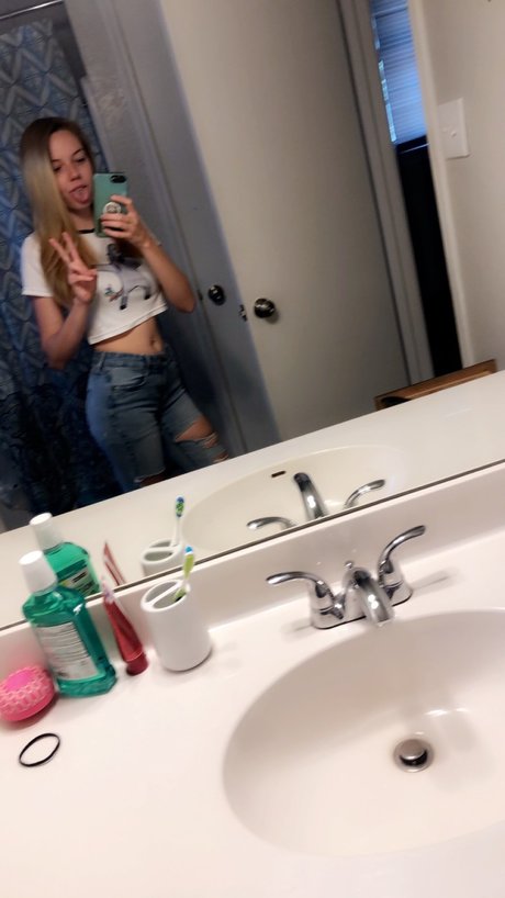 Kyliegh ray nude actress pic