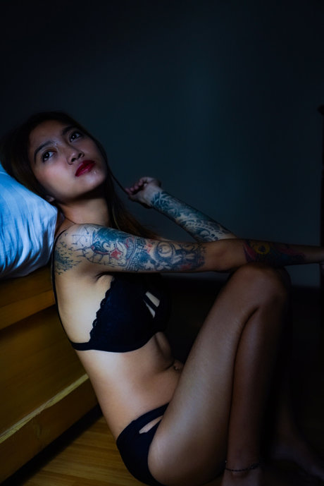 Milano Yuna sexy model images