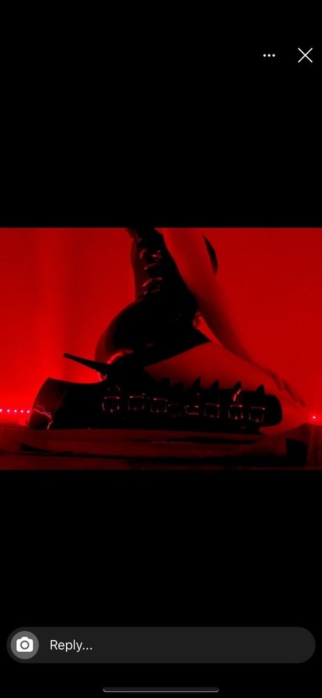 Big Trouble model top photos