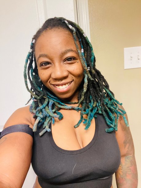 Mini Fitness Babe model pretty pic