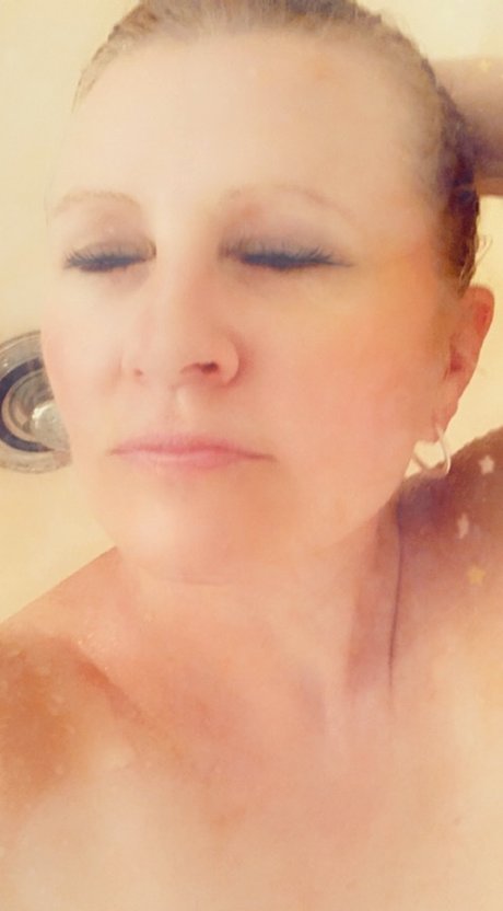 Milf Zena cumlover model art picture