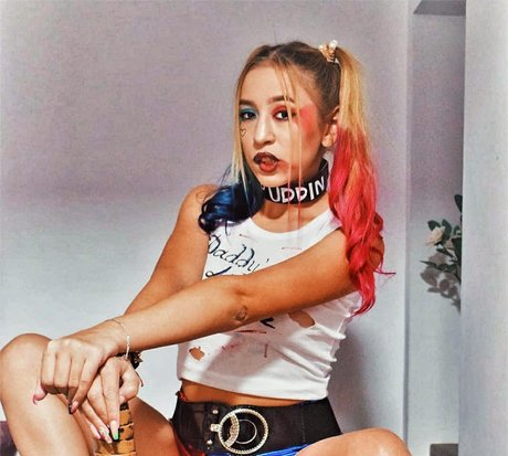 MileyMousse star erotic pic