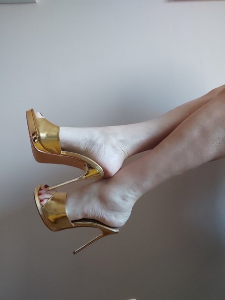 Miss Feet Tender beautiful pornstar photos