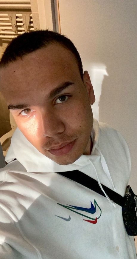 Jonny Maclaine model top gallery