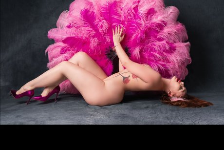 Miss Spicy Ginger model naked images