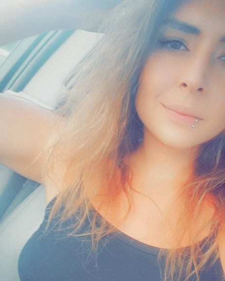 Momma Nels model nice pictures