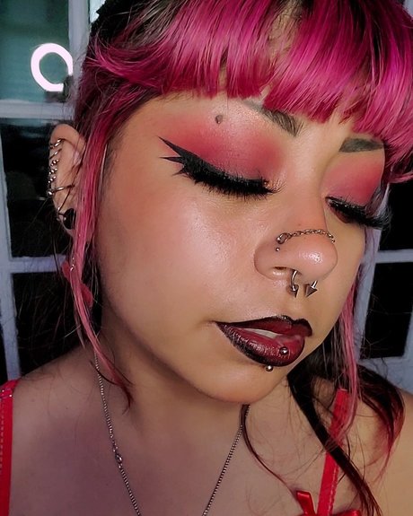 Naomi Cattia xxx actress gallery