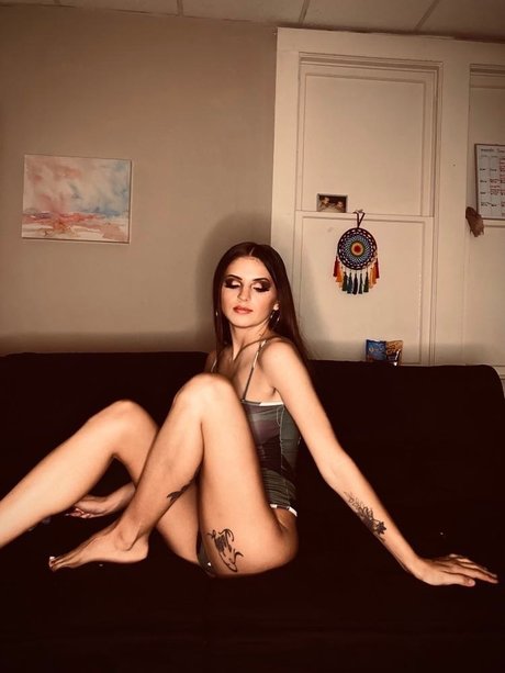 Sky Baby sexy model img