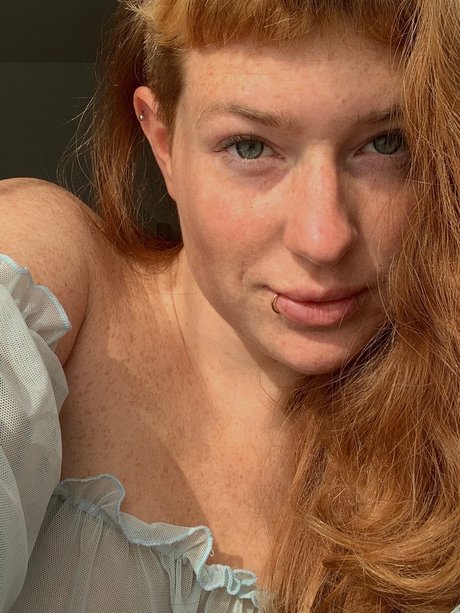 Camila Castoldi star art archive