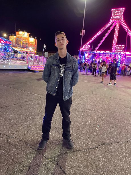 Andrew Gomes model high quality pictures