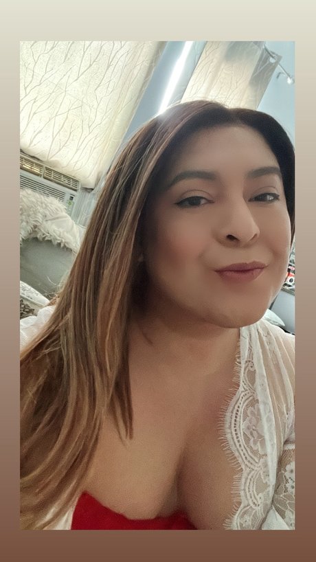 Camilatsamateur model naked photo