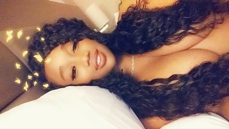 Jazzy Khole nude actress picture