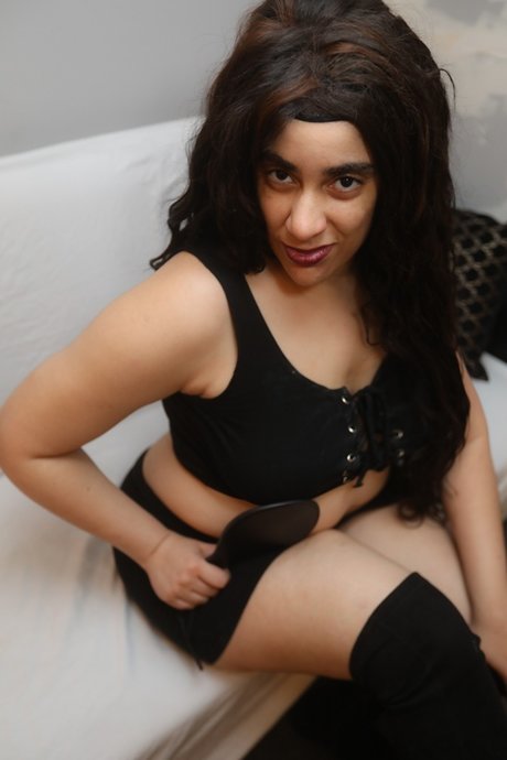 Mistress Amaya sexy actress pics