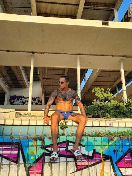 Mister Cruell pornstar pretty img