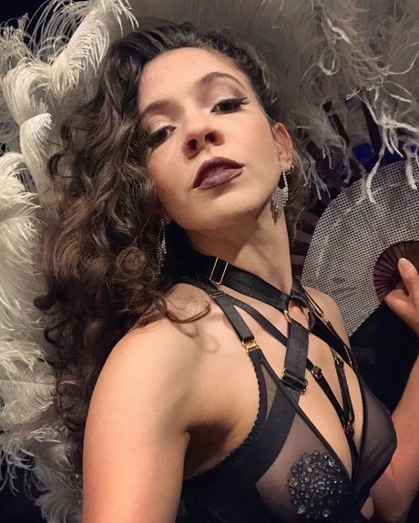 Violet on the Rocks model pretty picture