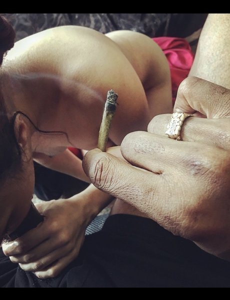 _MNYBagsz pretty pornstar gallery