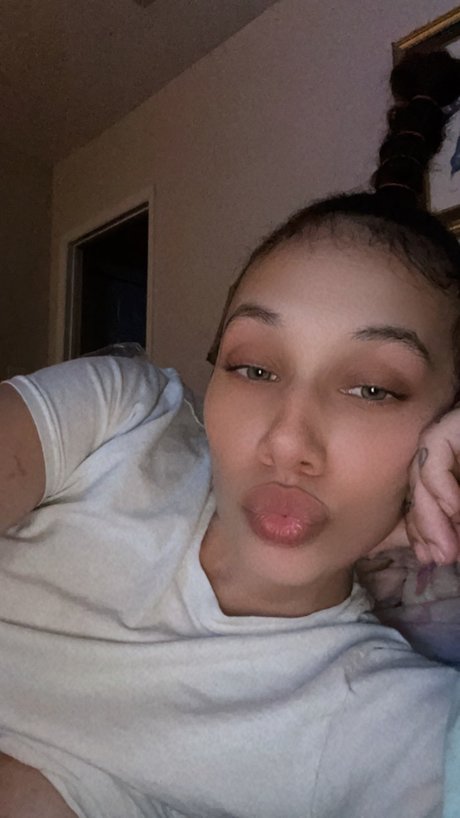 MizzSkieBandz naked star image