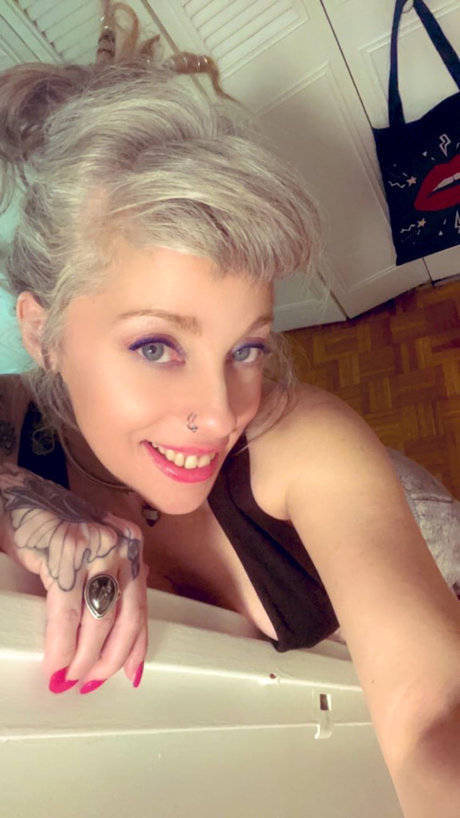 Muffy Slayer top star photo