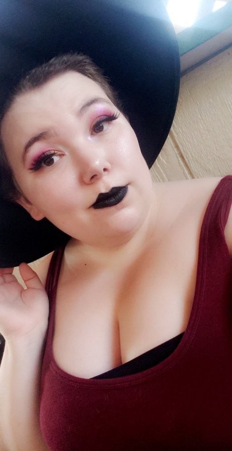 Karnal Kitten hot pornstar img