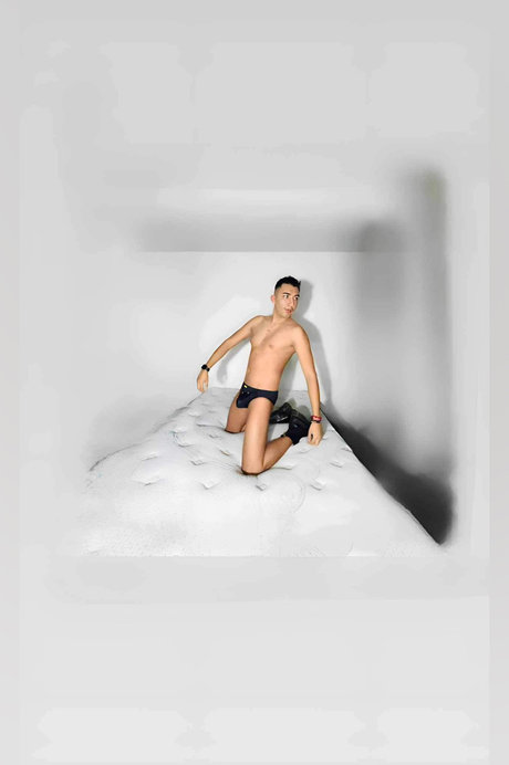 Aaron 23CM_ nice model picture