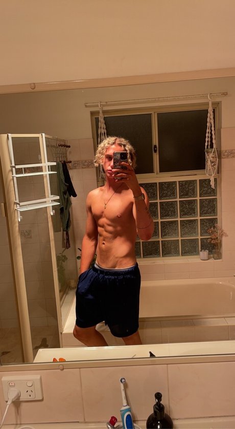 Hung Aussie model hd archive