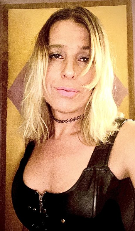 Hung TS Lora XXX art star pic