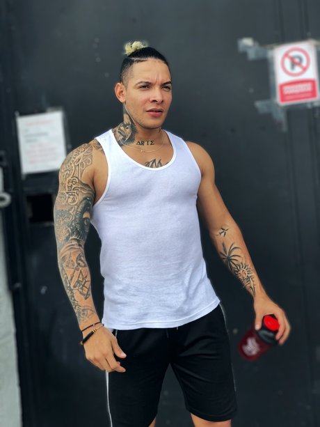 JeyMo top model picture