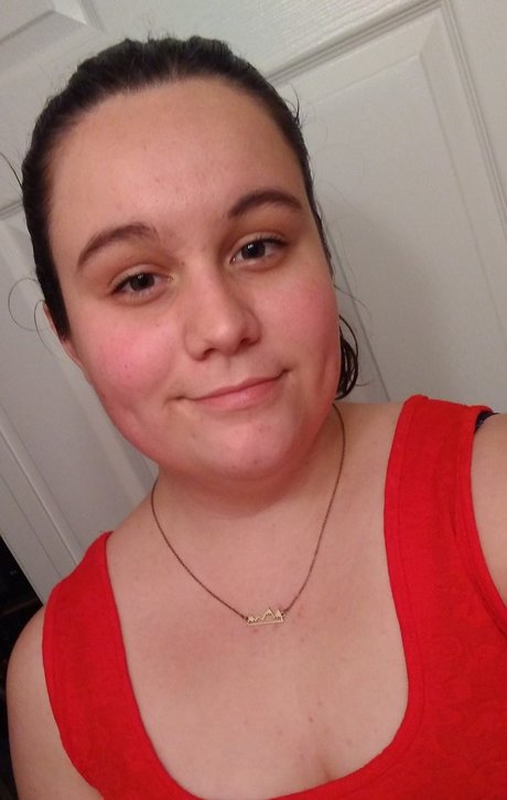 Ellie Moore beautiful model pictures