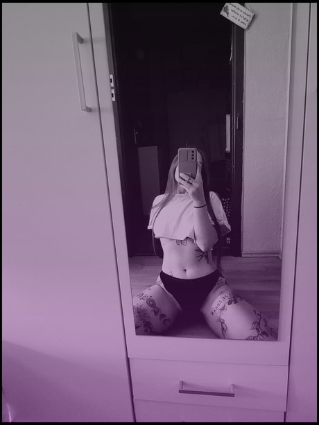 Mondays Chill pretty actress pictures